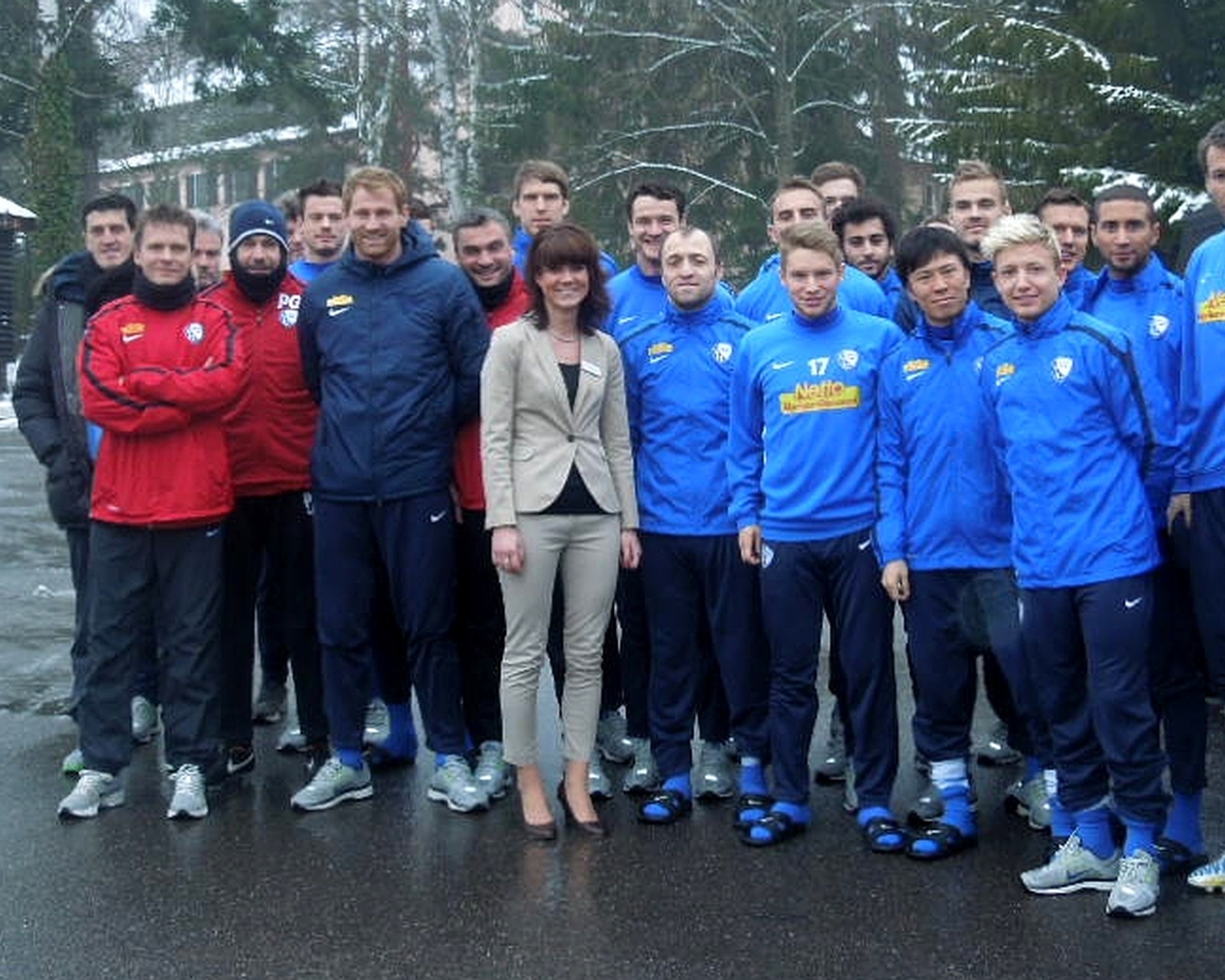 Gruppenbild VfL Bochum mit Veranstaltungsleiterin Susanne Meng